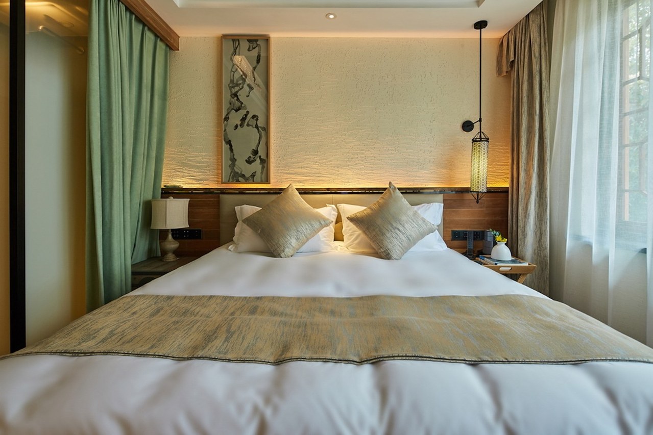 Yiman Hotel (Suzhou Guanqianjie Pingjiang Road Scenic Area)临河大床房（智能声控+小冰箱+乐家衞浴）