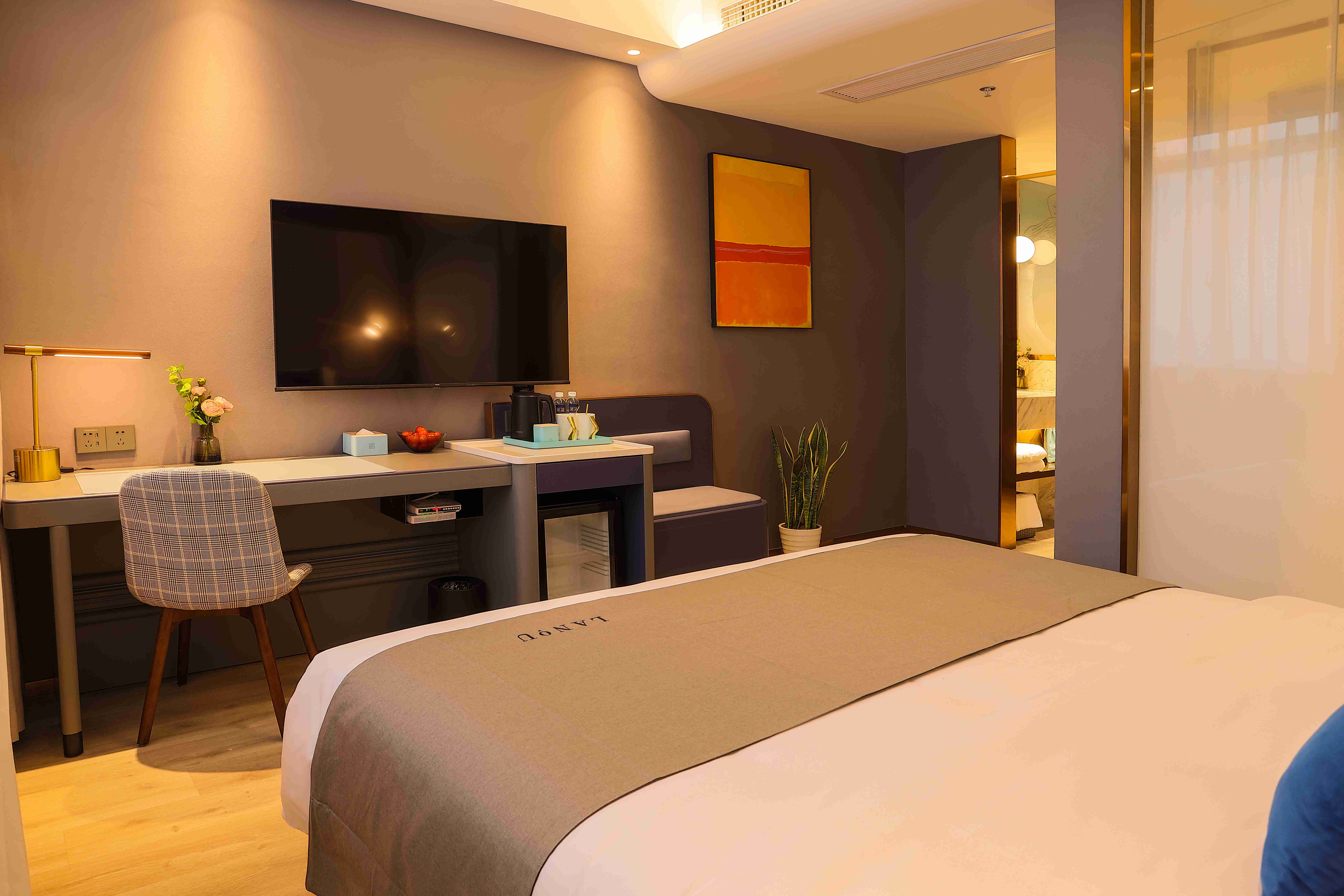 兰艺大床房（全屋智能语音控制+小冰箱）