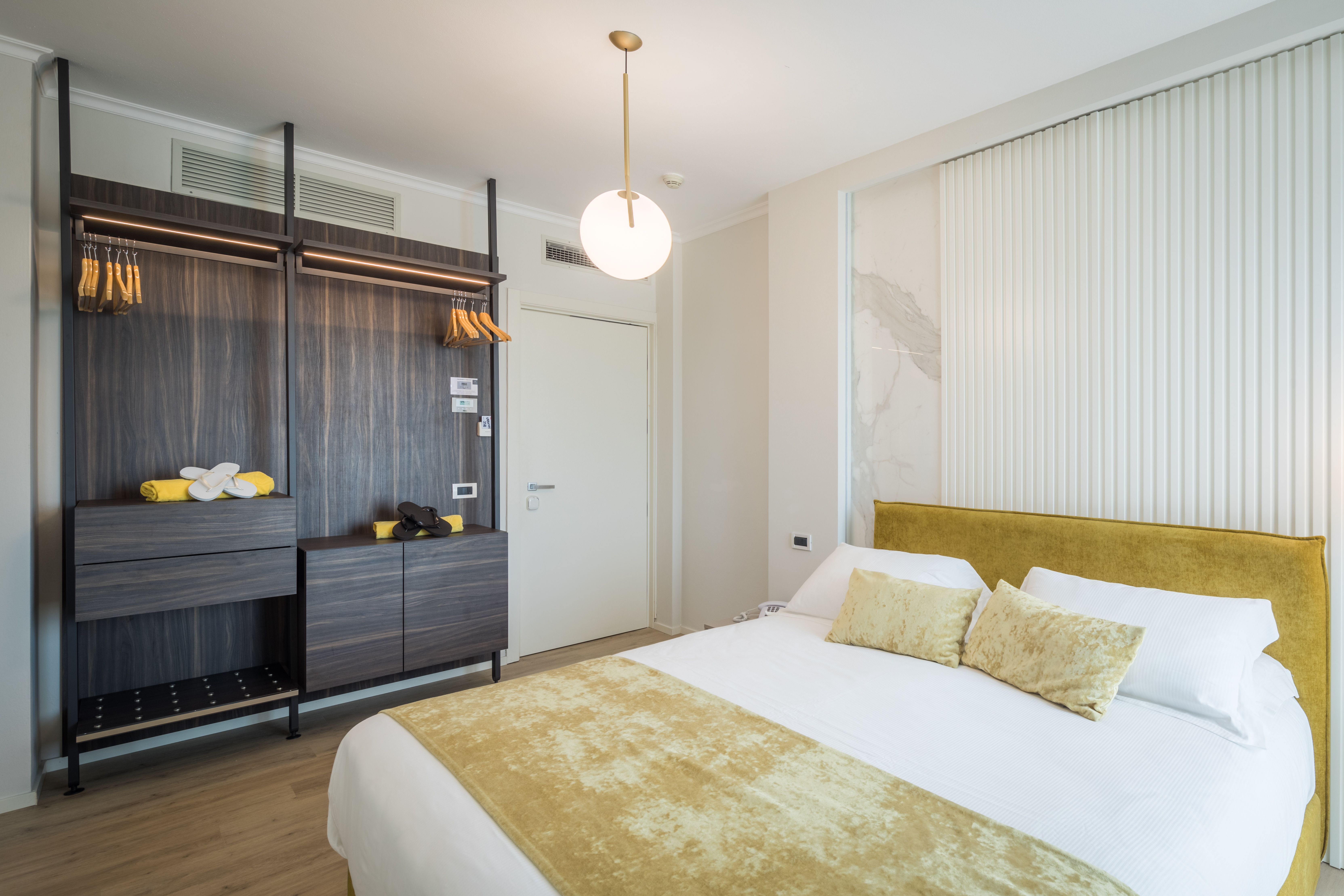 现代化豪华双人间 - 带Spa浴缸