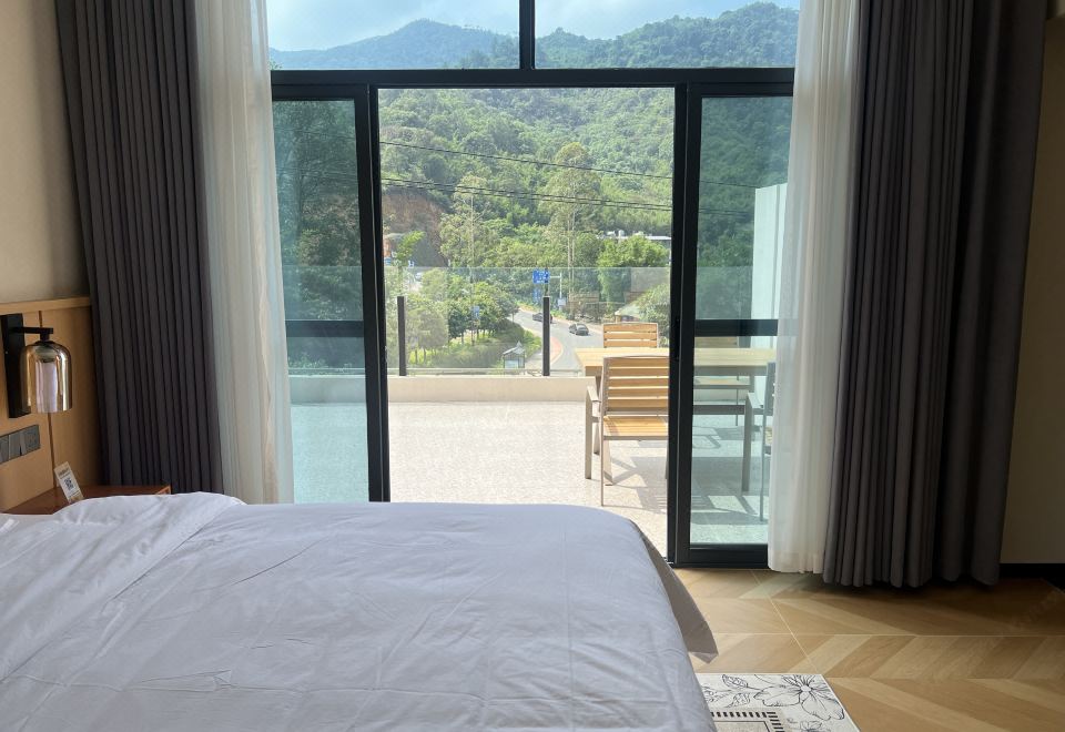 星空雲邸·泳池觀景露台大床房