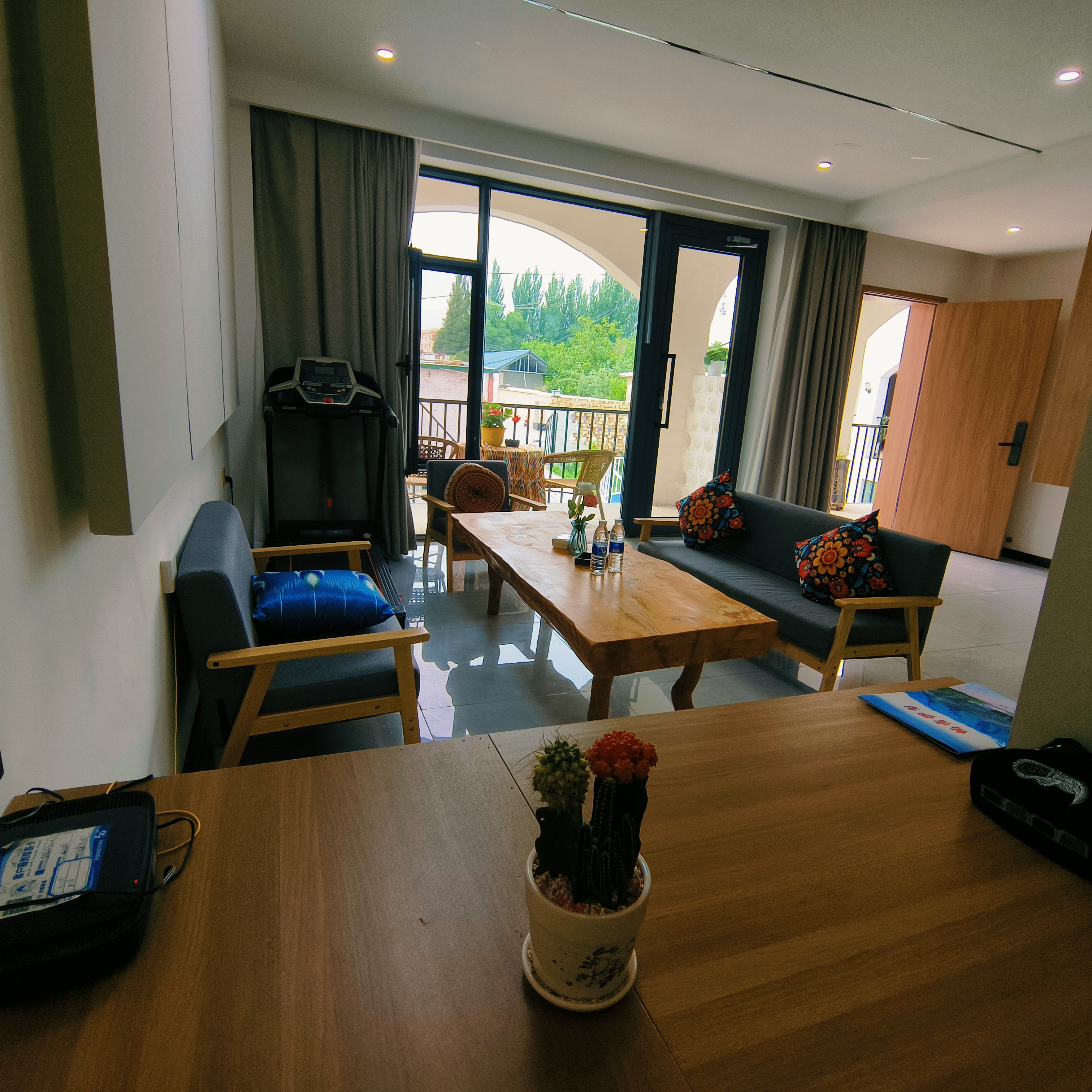 云烟豪华大床房（独立空调）