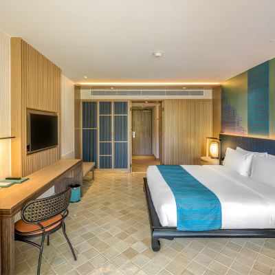 池景尊貴房（1張特大床，帶陽台） 普吉假日飯店優惠