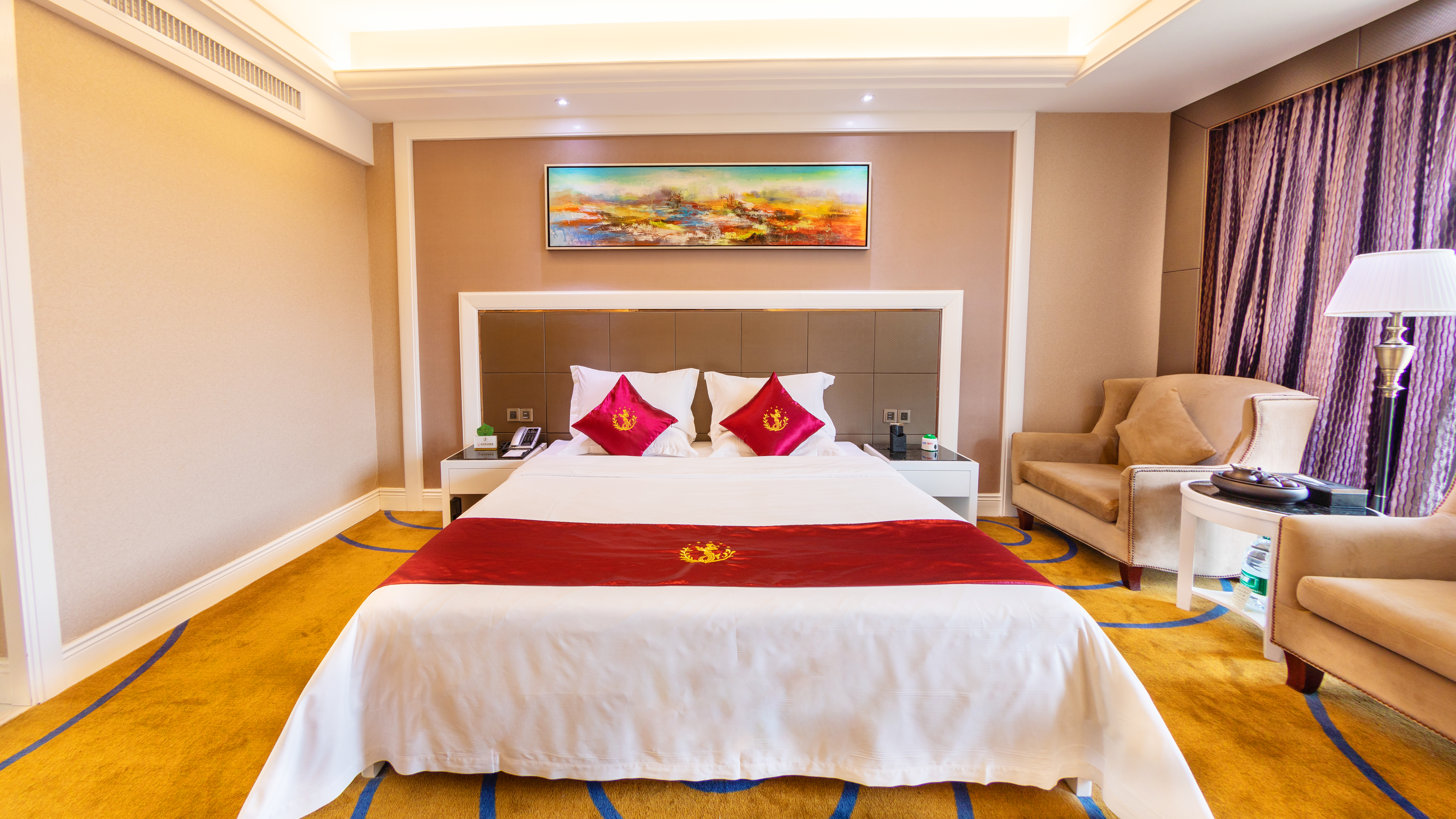 Wuhua International Hotel豪华园景大床房