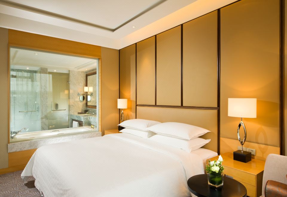 尊贵豪华大床房