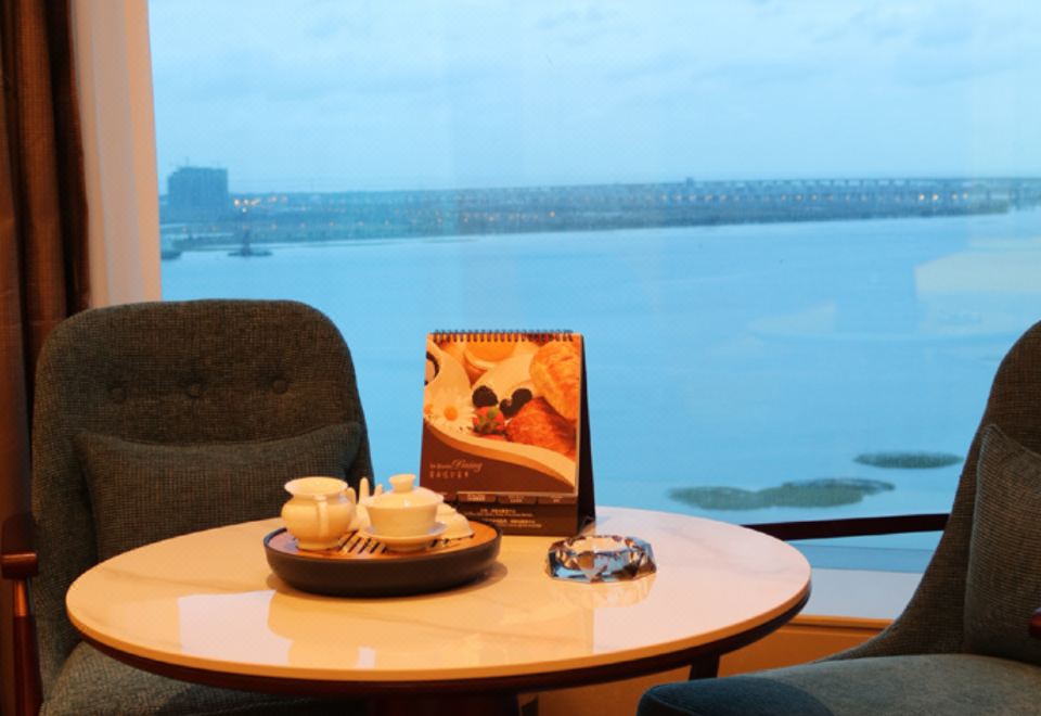 行政海景大床房