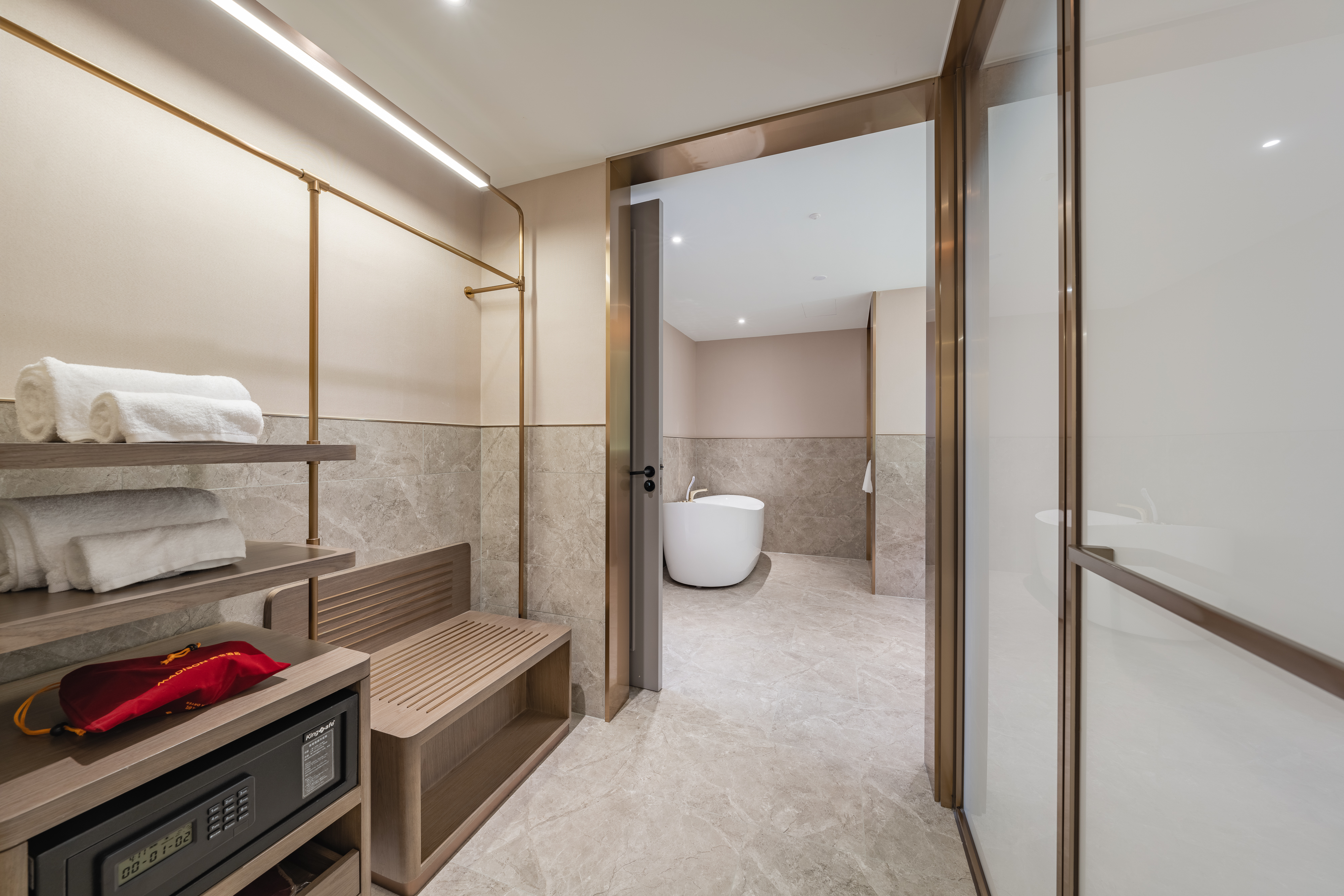 美仑套房（智能马桶+浴缸+梳化床）