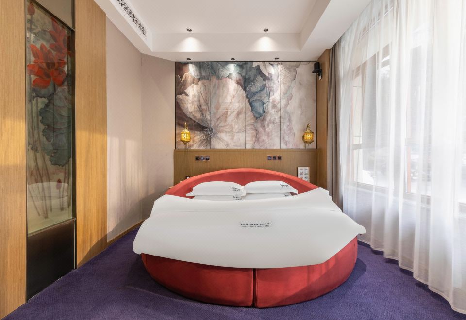 Discount Round-bed Room