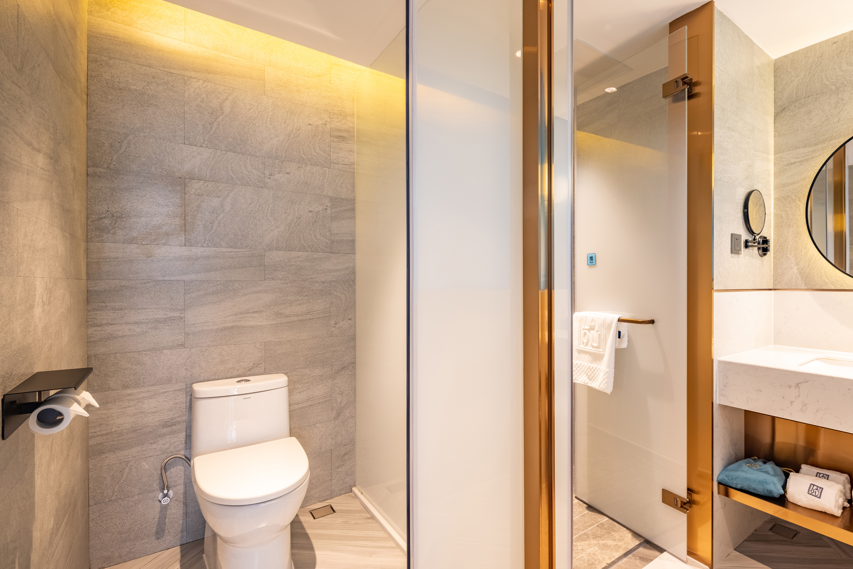 商务豪华大床房丨独立茶盘+Mini小冰箱+软卧沙发