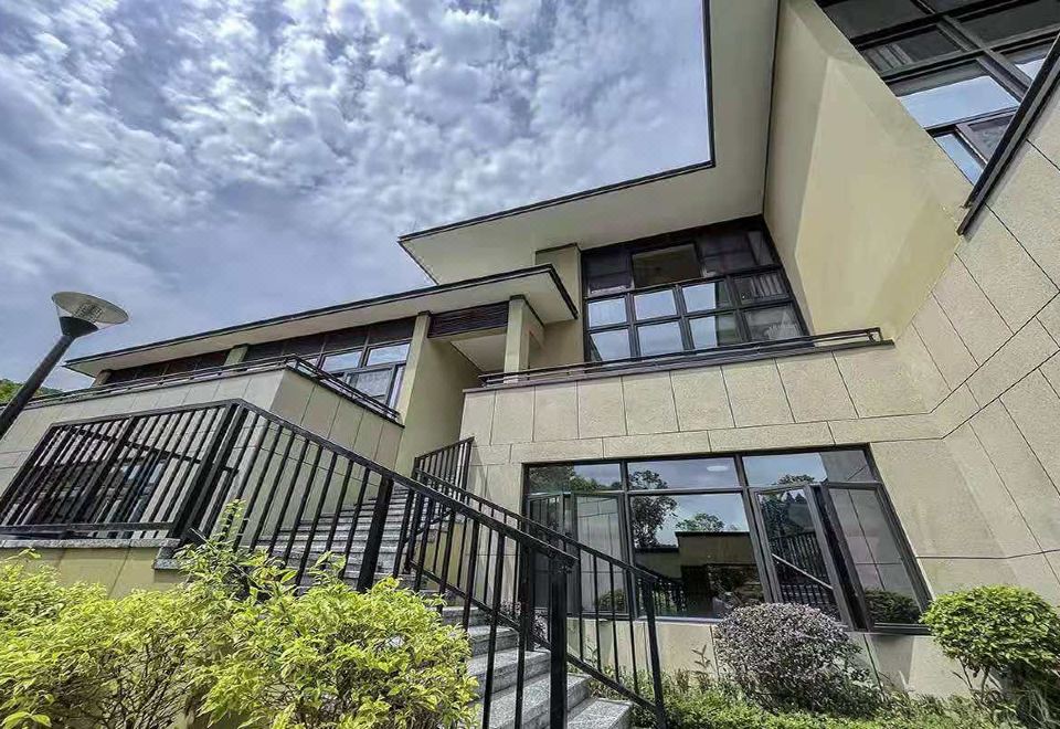 坡地五房别墅丨私家泡池&庭院