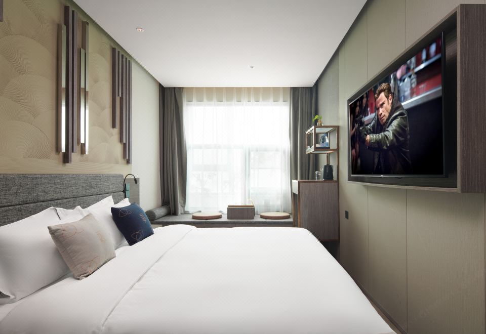 精致大床房（加热毛巾杆+小冰箱+智能镜）