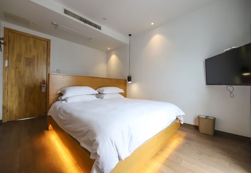 Guestroom - Double Occupancy (Double Bed) (Sofa)