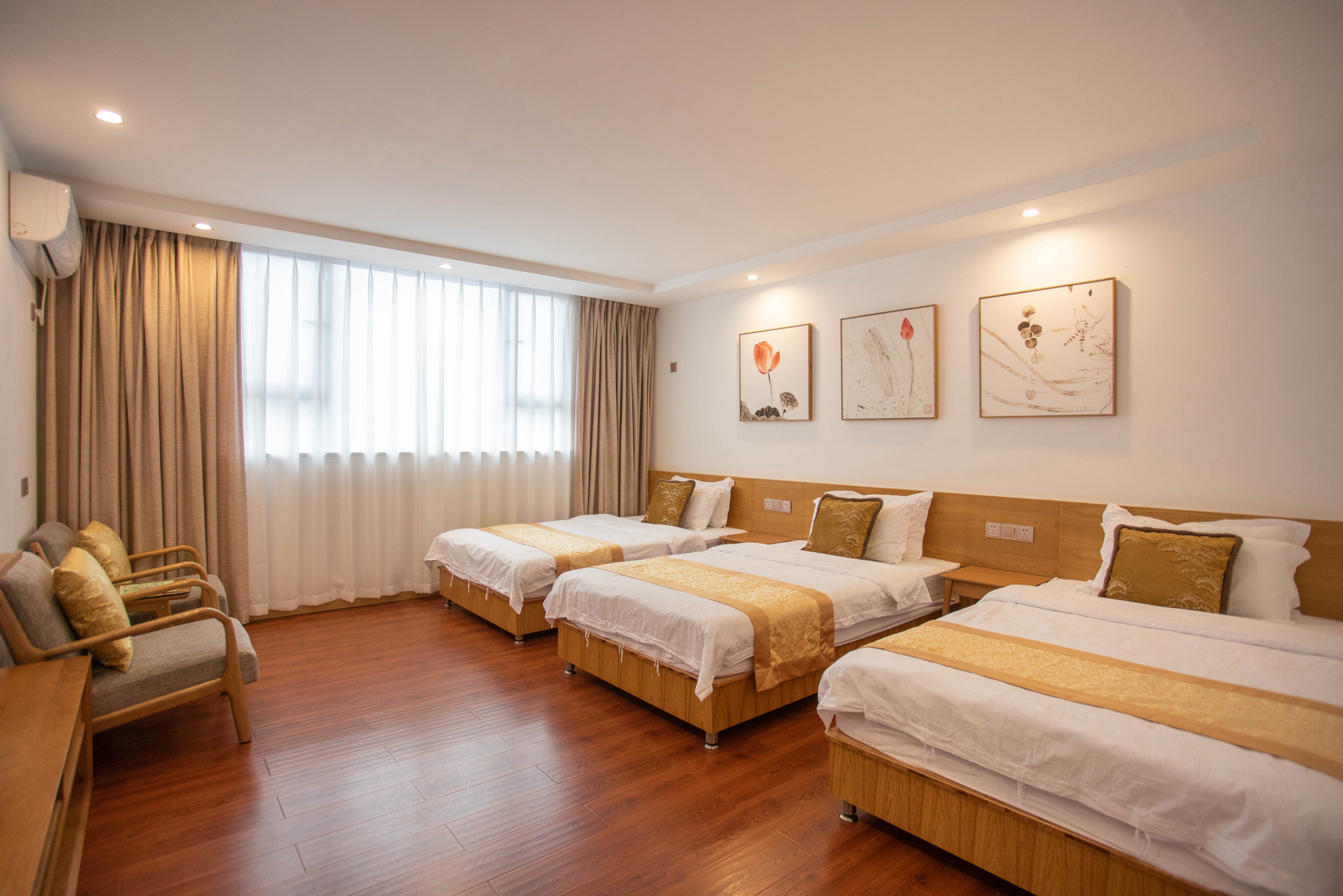 日星隐曜亲子房