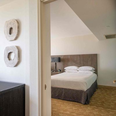 One-Bedroom Suite with Two Queen Beds-Partial Ocean View