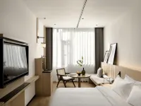 SFEEL Designer Hotel (Leshan Zhanggongqiao Food Street)