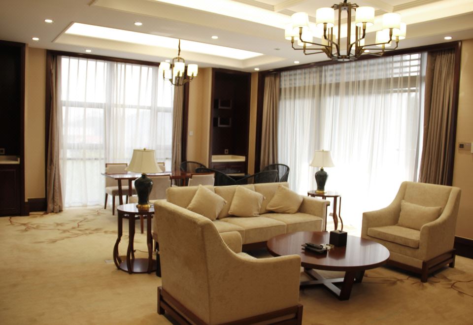 Deluxe Suite