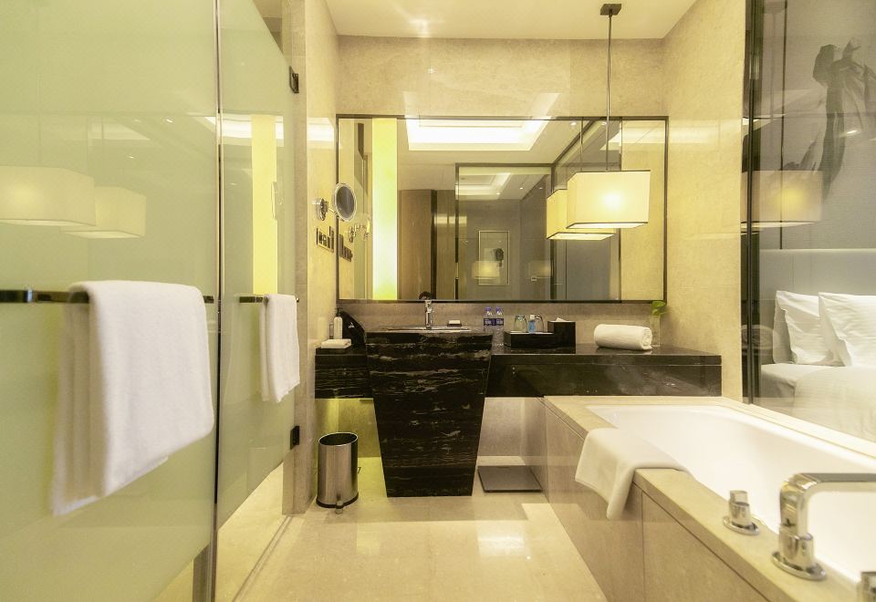 行政豪华大床房（超大浴缸+高端品牌床垫+智能马桶）