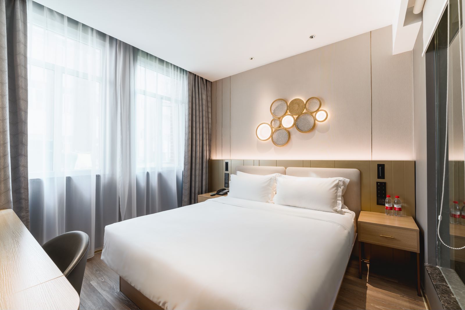 高级大床房（智能投屏+小冰箱）