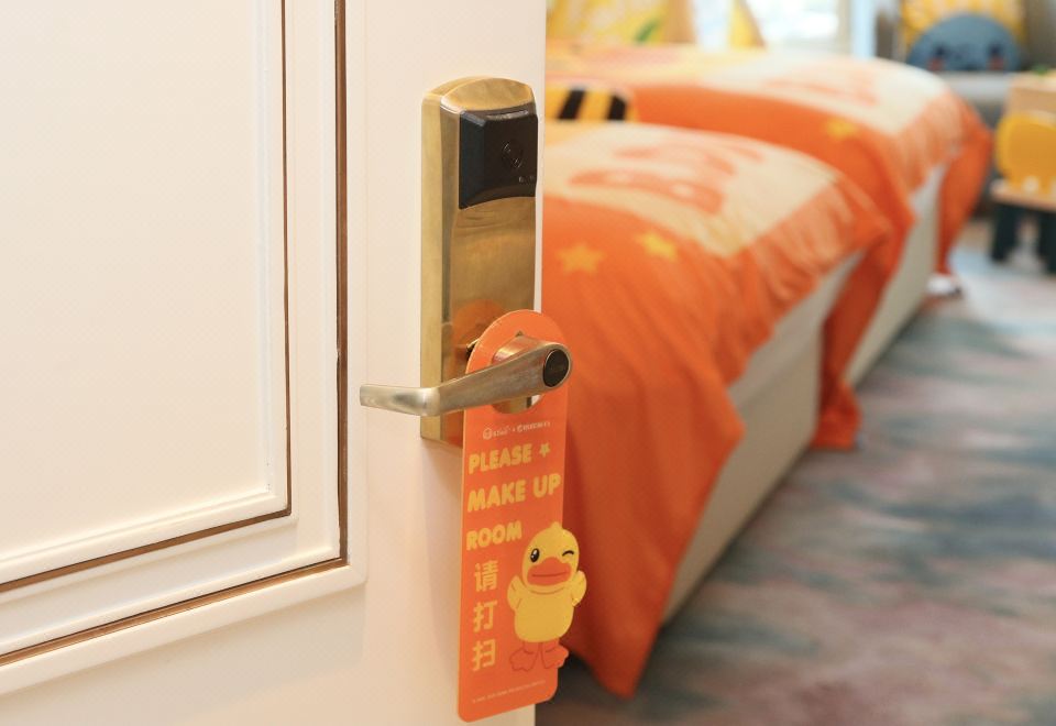 Radisson Collection Xing Guo Hotel ShanghaiB.Duck Theme Room