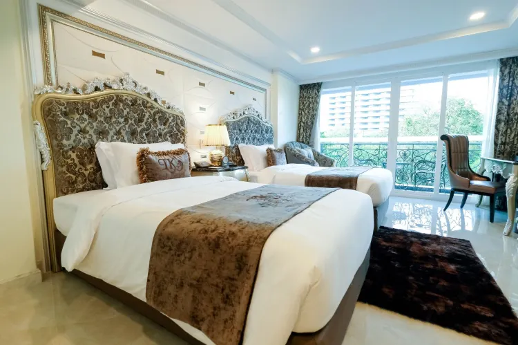 ห้องดีลักซ์ เตียงแฝด พร้อมวิวเมือง