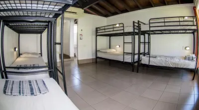 Nomads Airlie Beach Hotel di 
