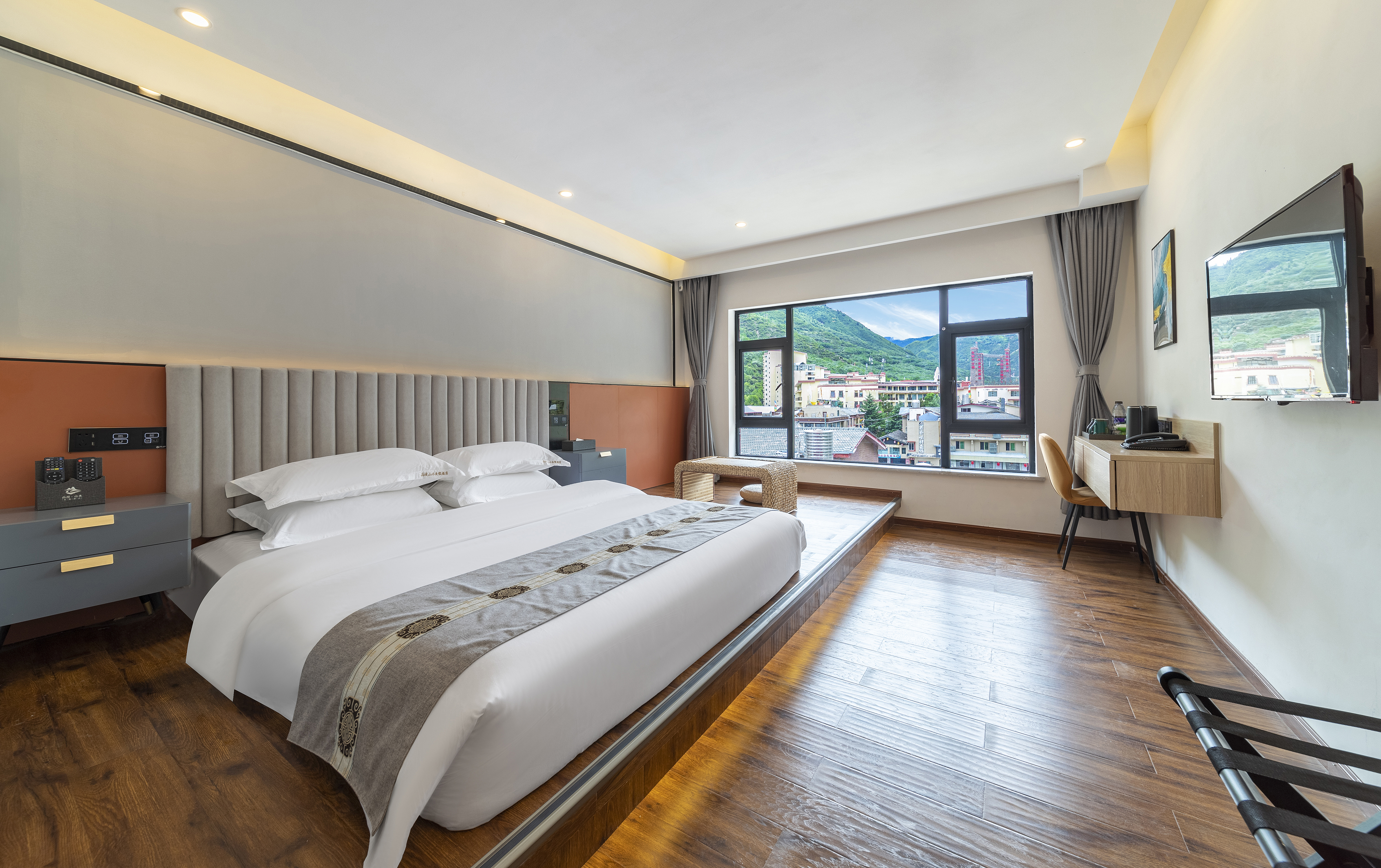 Mountain Water View Panoramic Tatami Double Bed Room