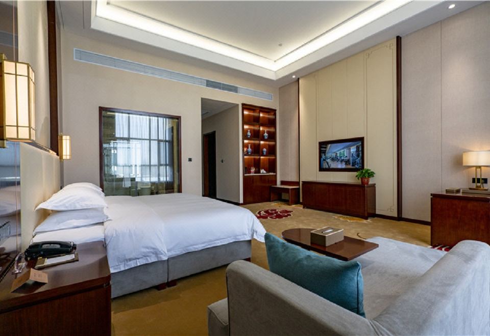 豪華庭院大床房