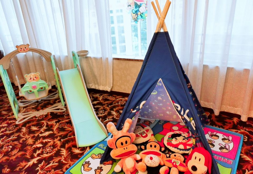 Howard Johnson Paragon Hotel BeijingThemed Family Friendly Suite