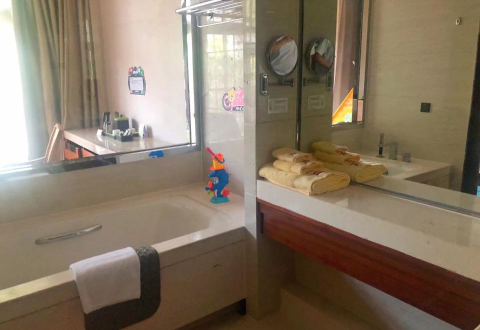 Narada Qiandao Lake ResortPiggy Hero Lake View Big Bed Parent Child Room