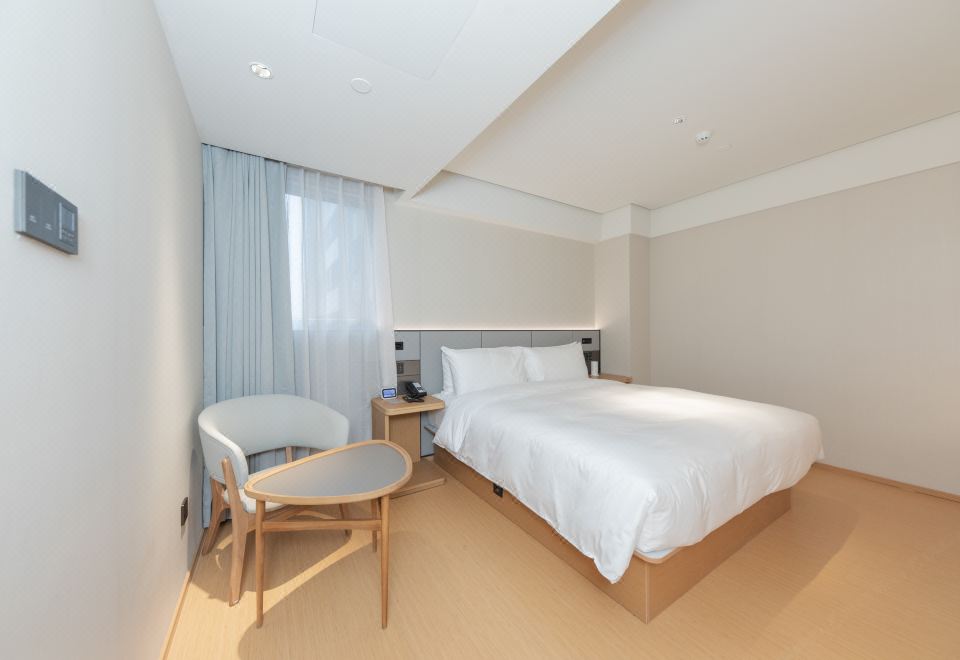 套房（65寸4K电视投屏+智能客控+沙发）