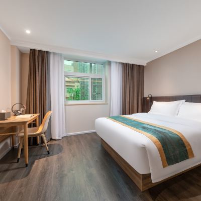 舒適大床房（慕思品質床墊+零壓枕頭+可投屏電視） 皇馬假日飯店（深圳北站店）優惠