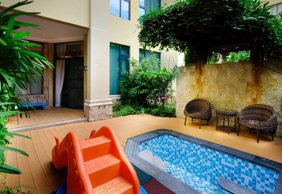 親子溫泉房-三床卡通主題-獨立泡池-認證溫泉水入房-私家花園