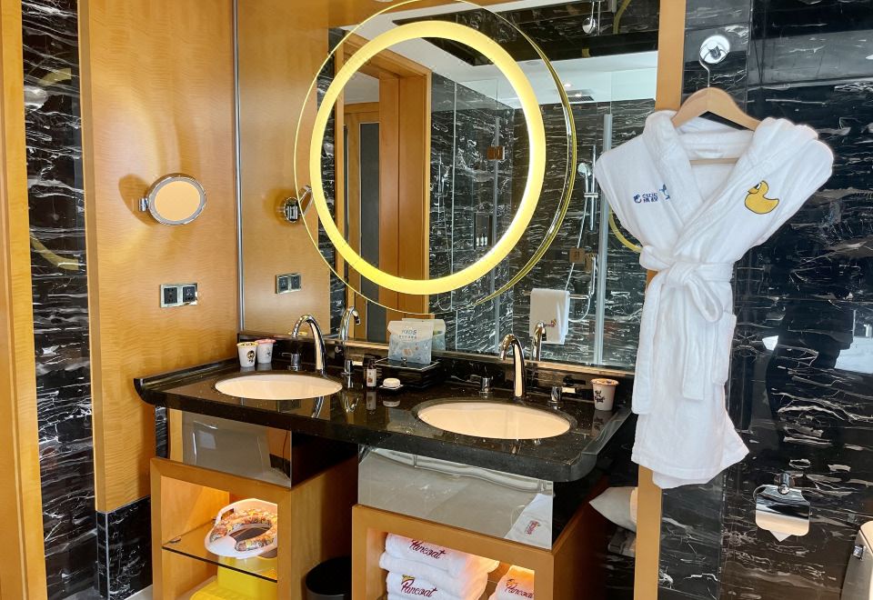 盼酷小黄鸭亲子主题至尊海湾全景套房