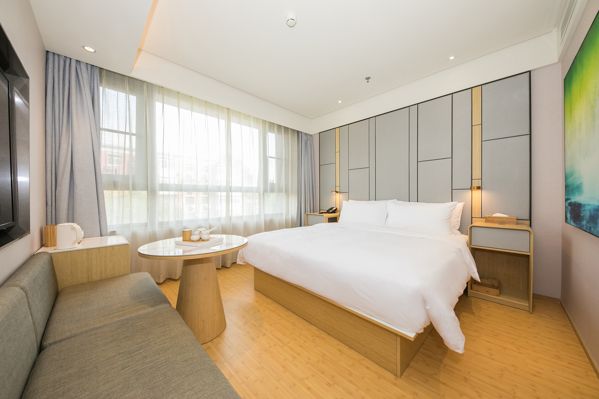 高级大床房（65寸投屏电视+记忆枕）