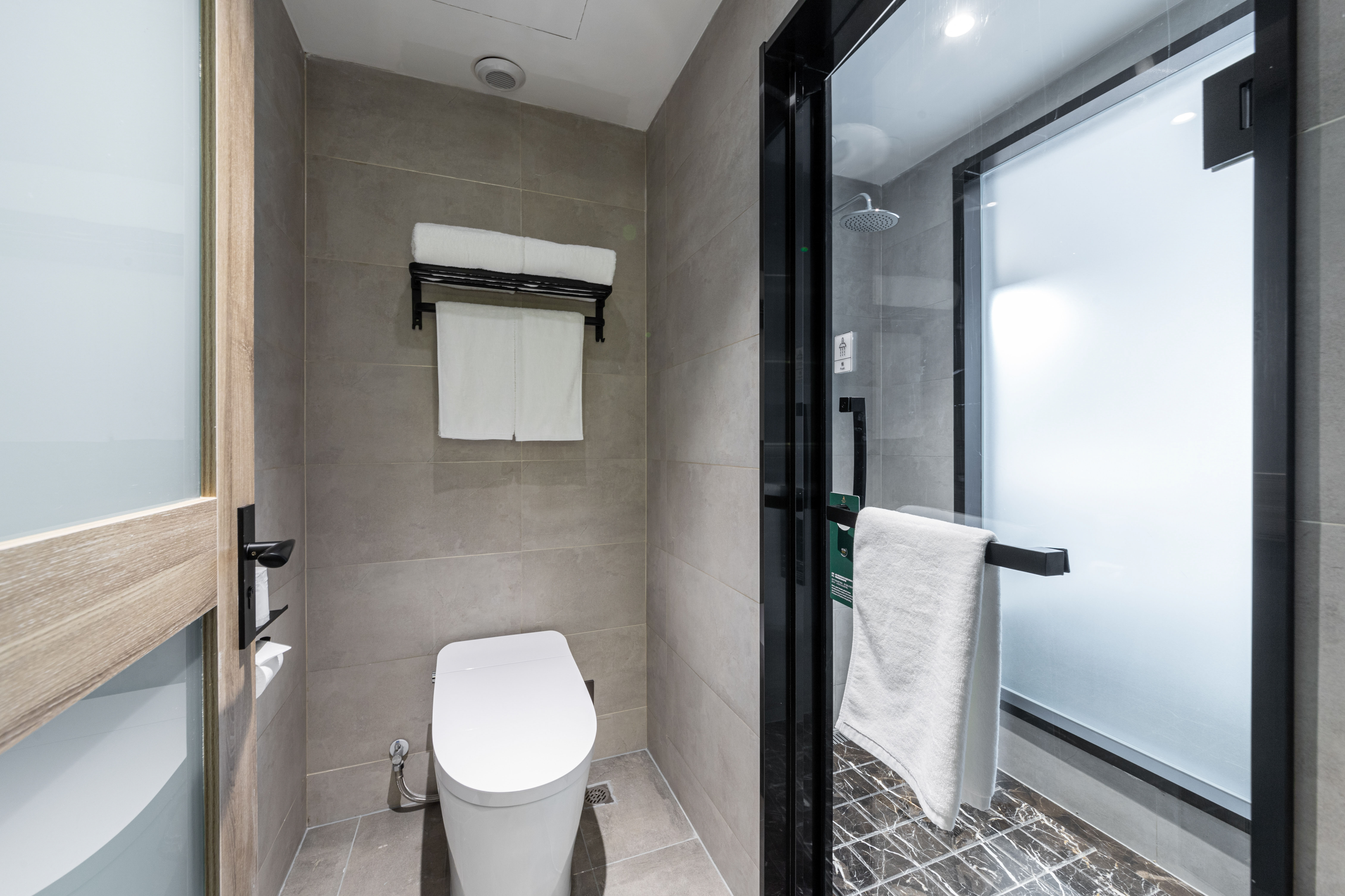 商务大床房（智能马桶＋电视投屏＋梦百合床垫）