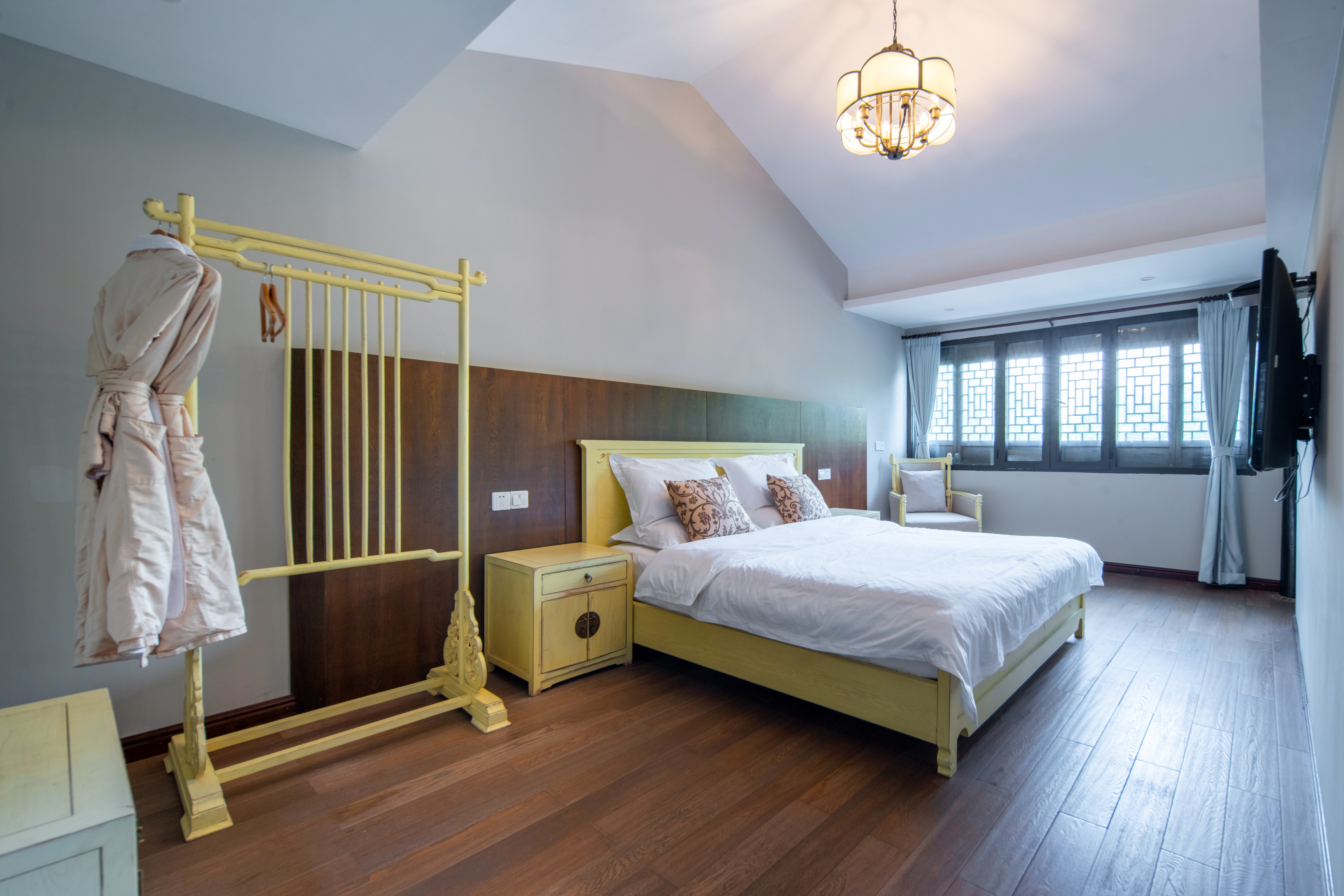 园景·大床房（新中式家俱+民国风会客厅）