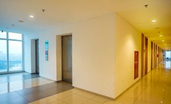 Ventura Room at TreePark City by Ruang Nyaman - Housity