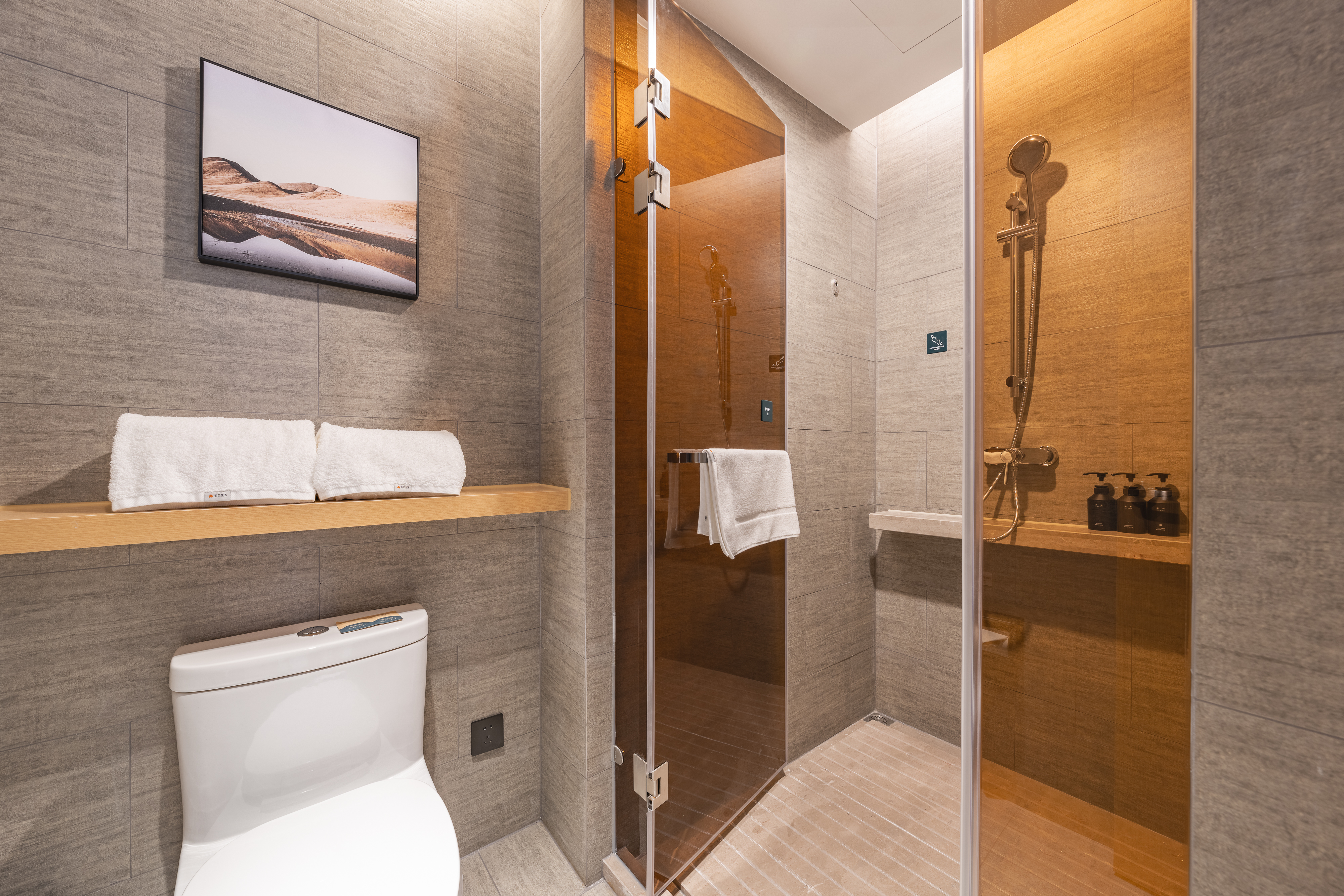 高级大床房（裸棉床品+迷你冰箱）