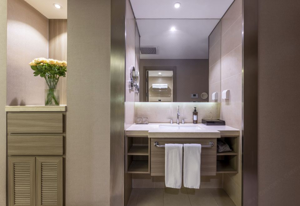 豪華大床房（迷你冰箱+愜意浴缸+智能客控）