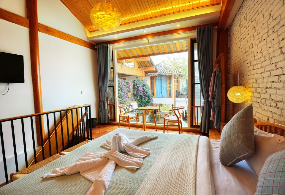 自在Loft庭院花園大床房