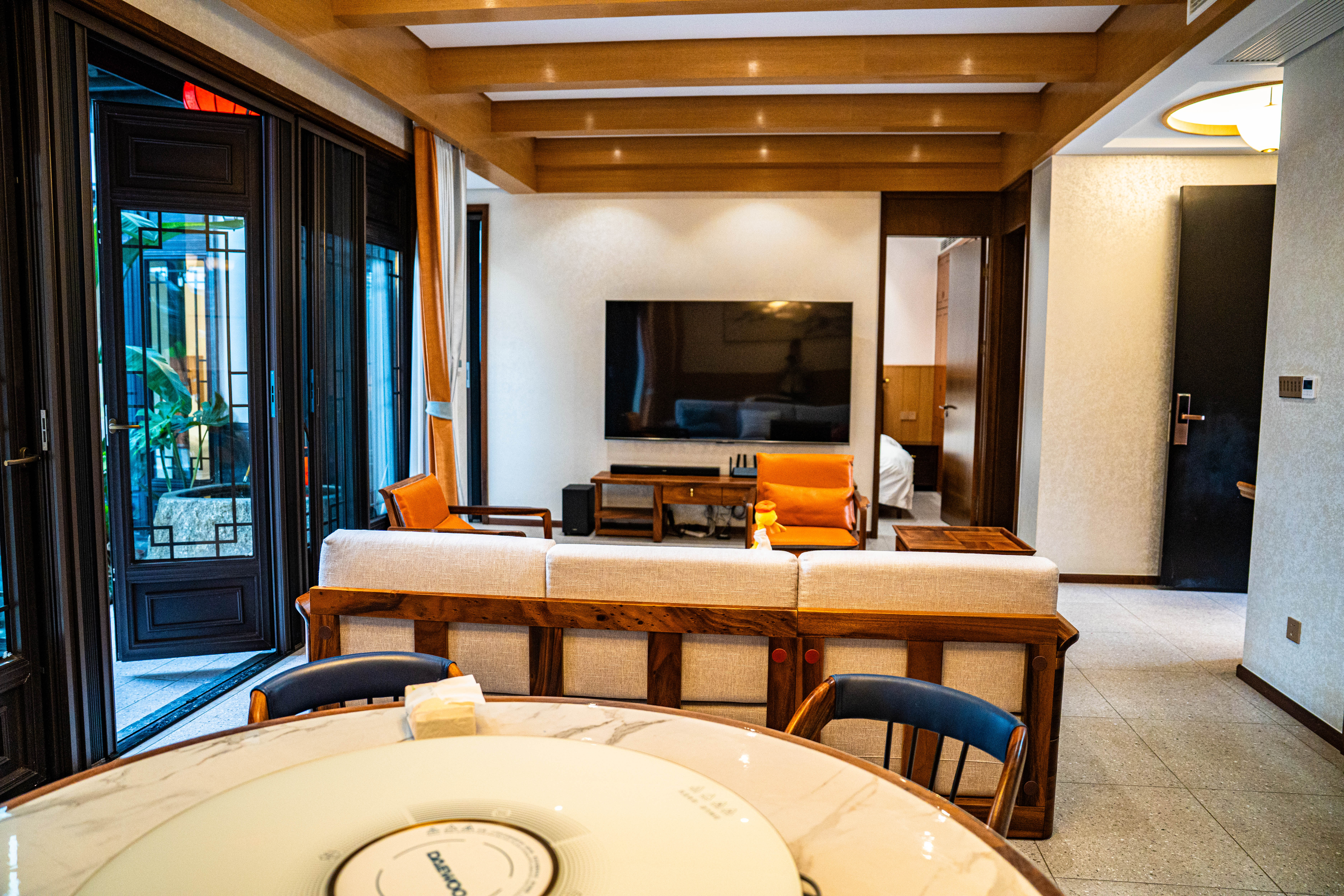 三房三衞·闲坐间·新中式商务大别墅