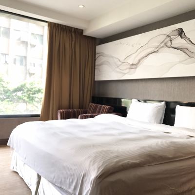 Deluxe Double Room Colors Infinity Inn Promo Code