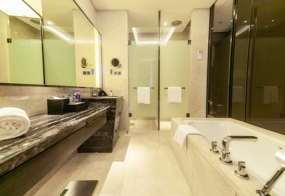 豪华大床房（超大浴缸+高端品牌床垫）