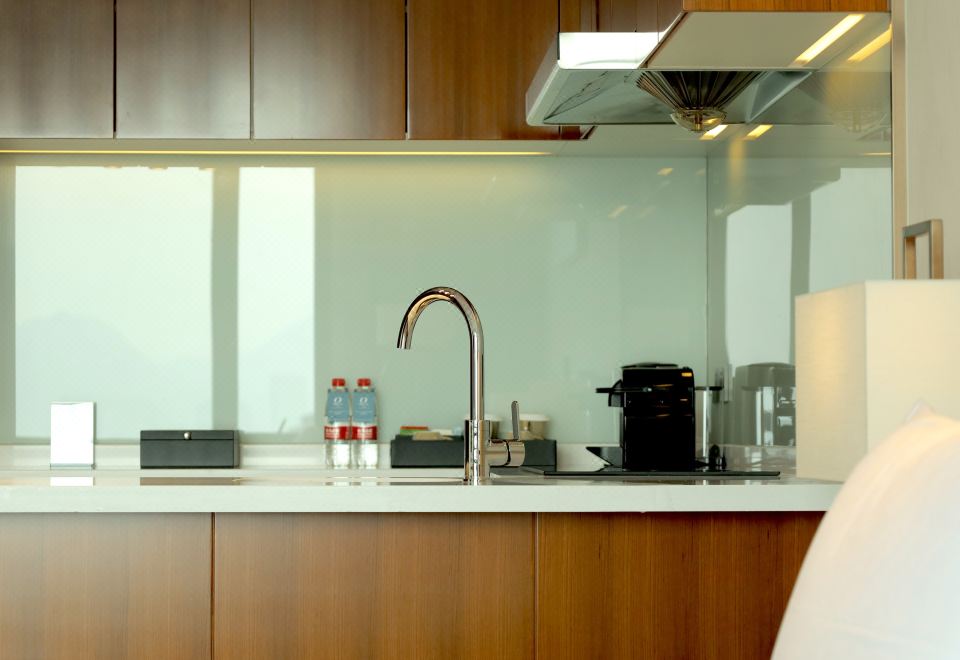 Oakwood Premier TongluStudio Deluxe King