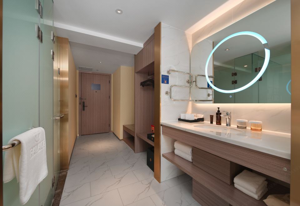 高級雙床房（65寸可投屏+小冰箱＋加熱毛巾桿）