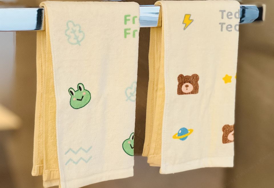 Investon Hotel Shenzhen LonghuaSpider-Man Theme Family Room [Kids Toys + Children Tent]