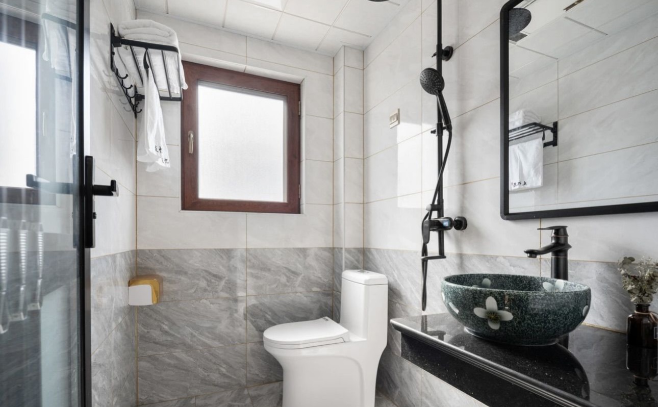 Light Luxury Queen Room