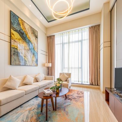 望嶼湖景｜LOFT複式大床套房（深睡床墊+辦公桌椅） 朋來澳斯特公寓（陽江高鐵站金融中心店）優惠