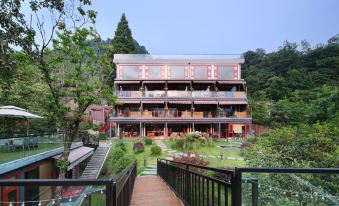 Qingcheng Mountain Mountain Forest Private Soup Hotel