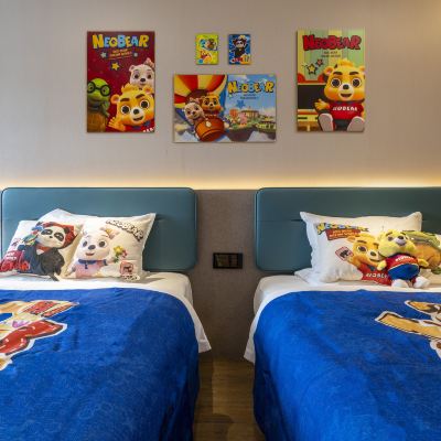 小熊尼奧親子房【智慧投屏+孩童用品+孩童玩具】 潮漫飯店（珠海海濱泳場情侶路店）優惠