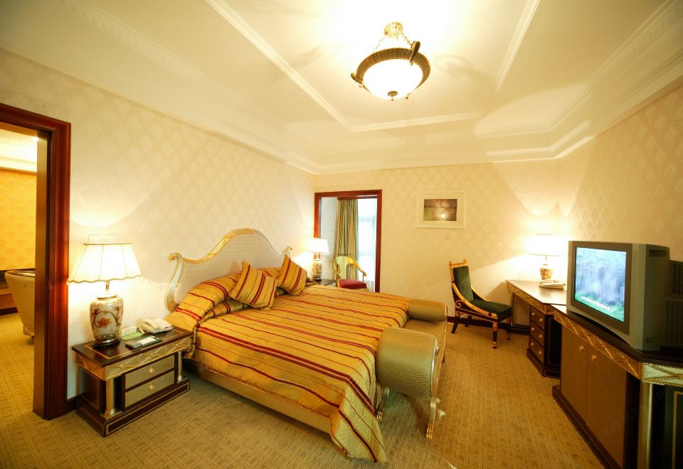 Pine City Hotel ShanghaiExecutive Suite, King